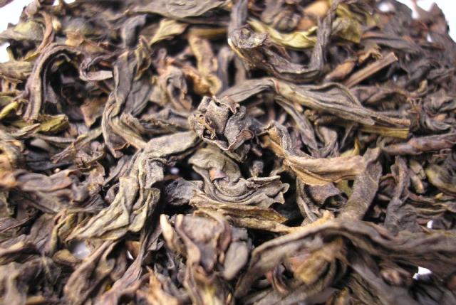 File:Da Hong Pao Oolong tea leaf close.jpg