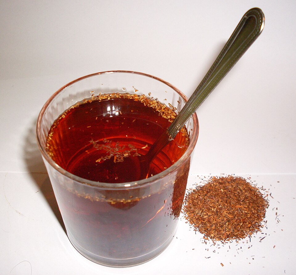 File:Rooibos tea in a glass with dry rooibos.jpg