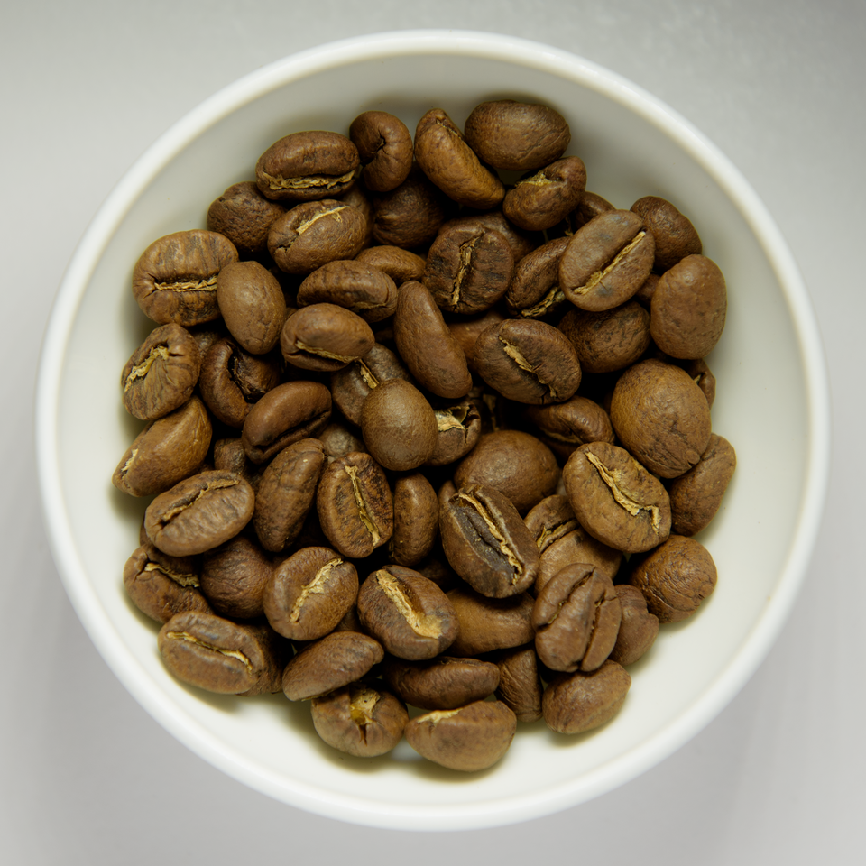 File:Roasted coffee beans in white bowl.png
